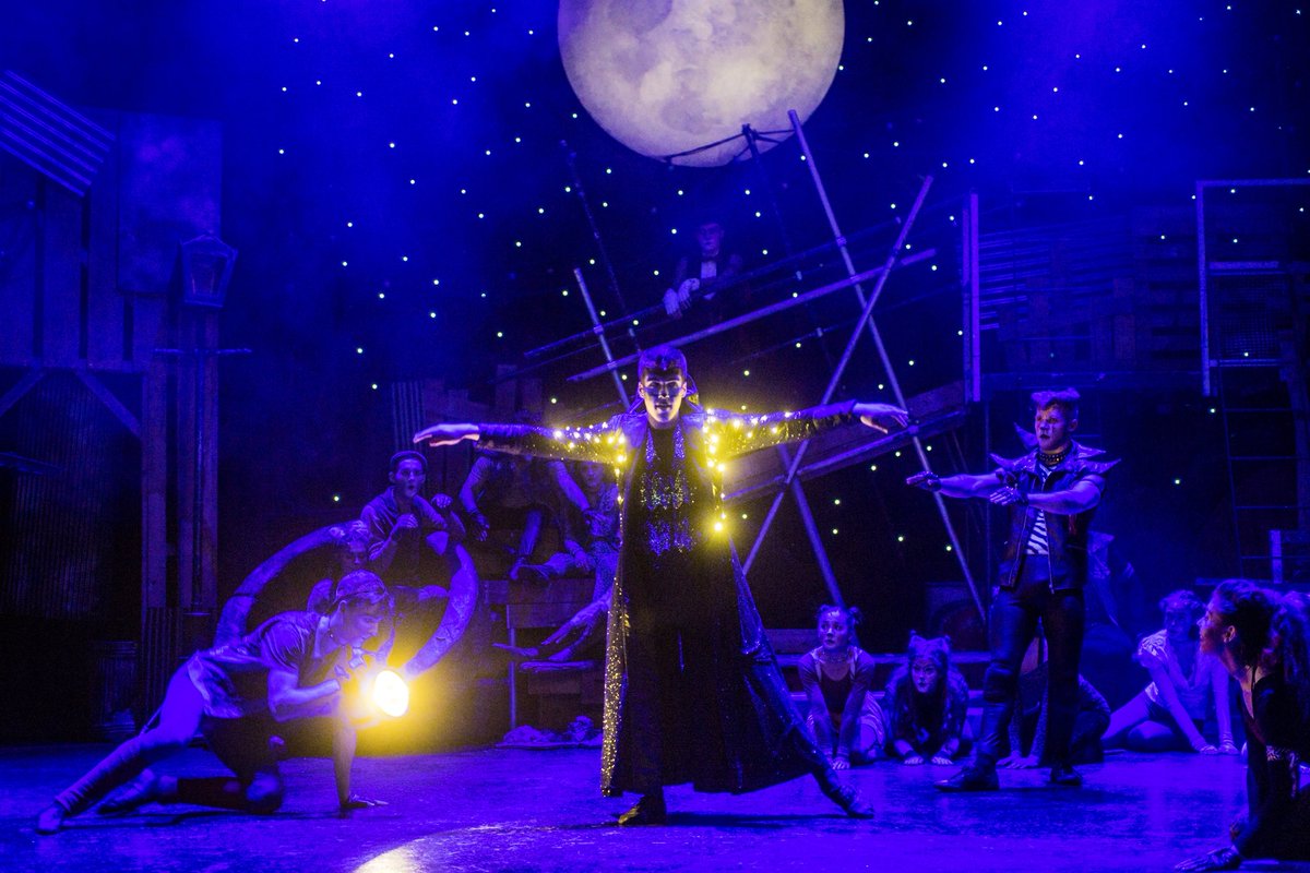 Lighting Graduate @PiersIlling is an enthusiastic and multiskilled technician with experience in both theatre and corporate work. He was the production electrician on <a href="/The_GSA/">GSA</a> Cats and developed an interest in set electrics whilst on placement at <a href="/MatildaMusical/">Matilda The Musical</a> with Junction Inc