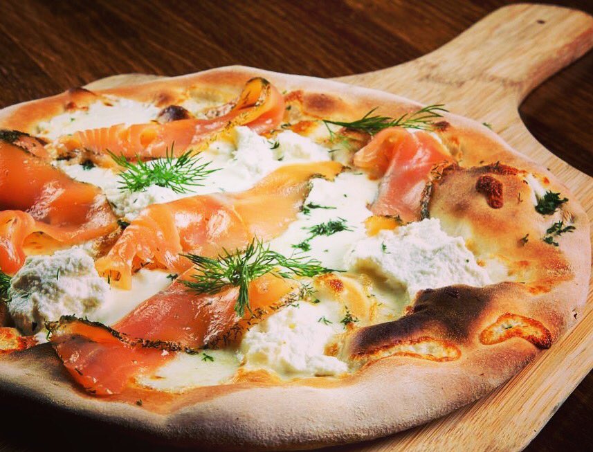 ¡Llegó el viernes! Dile adiós a las prisas y el estrés saboreando una de nuestras deliciosas pizzas 🍕¿Quién se apunta?
#KomfortCalpe #foodporn #Comfortfood #bibgourmand @thecookbookhotel #foodies #comerencalpe
