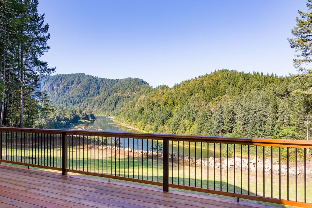 LuxuryORHome's tweet photo. Huge back Porch with Unbeatable Views of the River!
#LuxuriousHomes #LuxuriousListing #LuxuriousLiving #LifeOfLuxury #LuxuryRealEstate #MillionDollarHomes #MillionDollarListing #DreamHome #RiverViews #RiverfrontProperty #KellerWilliamsRealty #RealEstate #DreamProperty https://t.co/hyAx7K8mwV