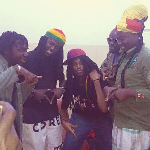 sowpedro120's tweet photo. Qui a dit qu'il nya pas de Rastamen en Guinée ?

#HommageàBobMarley #11Mai
#SerialRieurs #Souvenirs #JahRastaFaitRire https://t.co/Xs37vqruGO