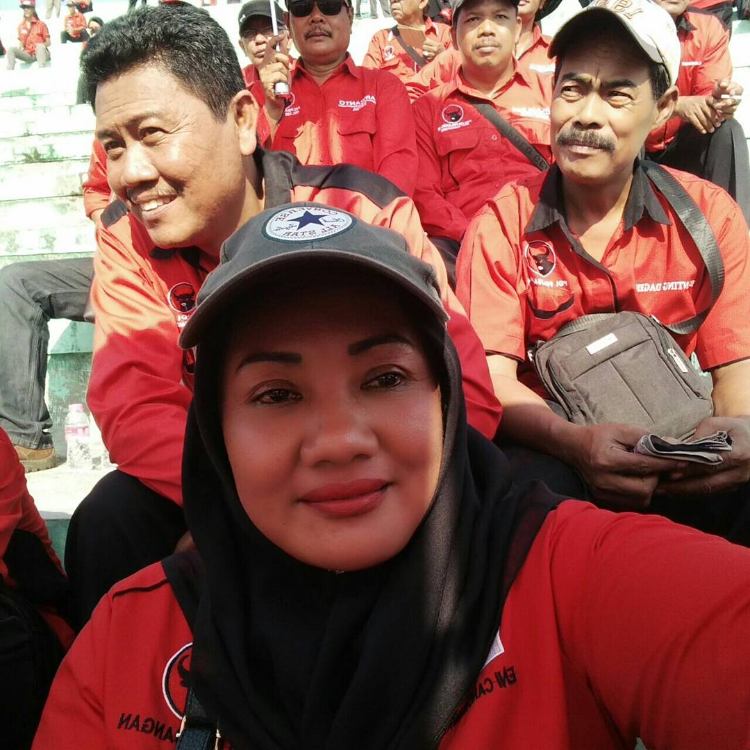 Enicandrawati1's tweet photo. Apel Siaga PDI PERJUANGAN JAWA TENGAH, tetep setia MEGAWATI, Setia NKRI 
#KandangBant3ng 
#JatengM3tal https://t.co/ckMEWdVPFk