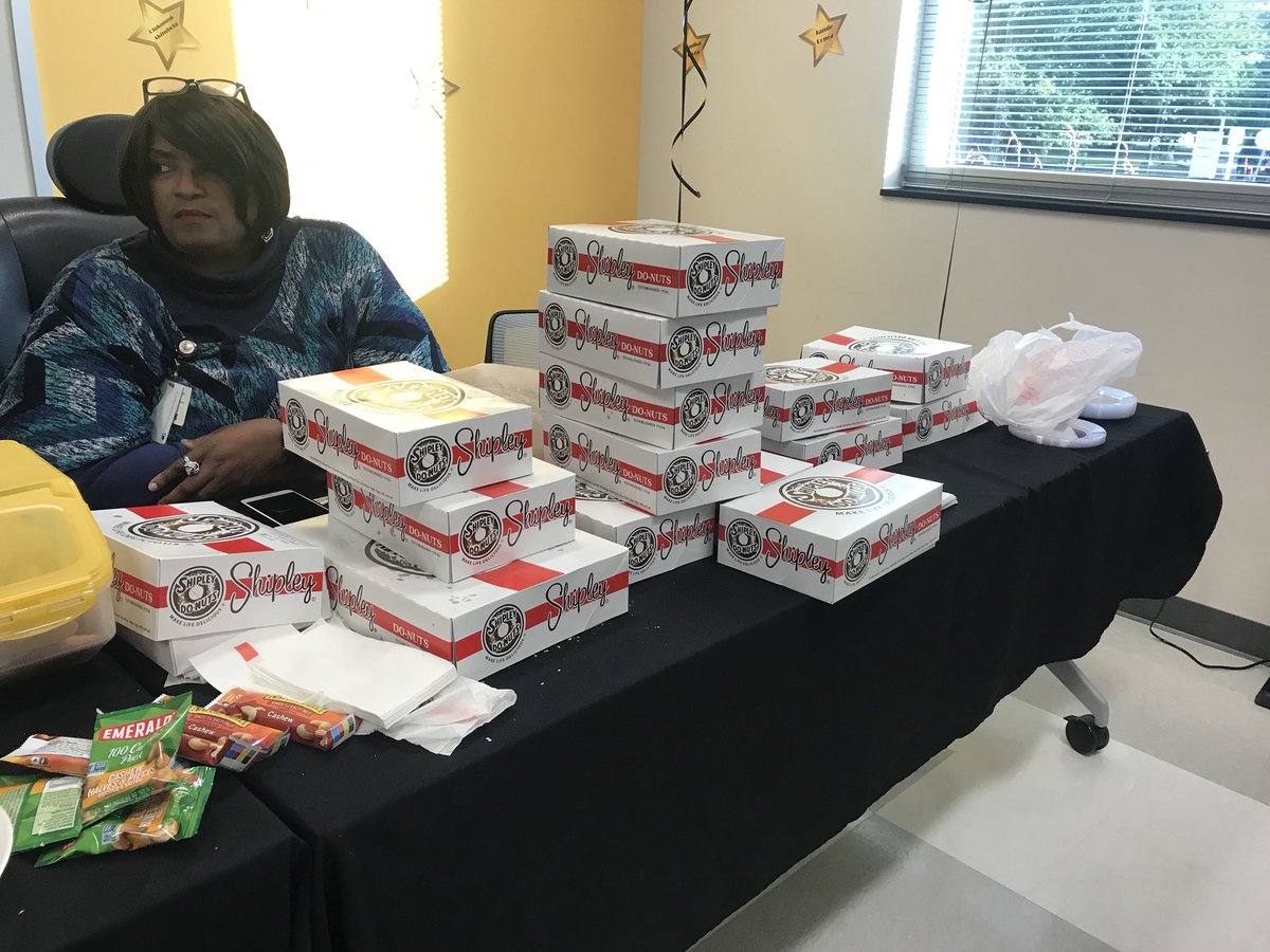HISD_NHECHS's tweet photo. “Like a good breakfast you gave us a ‘good start’ on life. Thank you for all that you do” #TeacherAppreciationWeek #NHECHSProud 🍩☕️🥞🍪 https://t.co/08t9x0z2eW