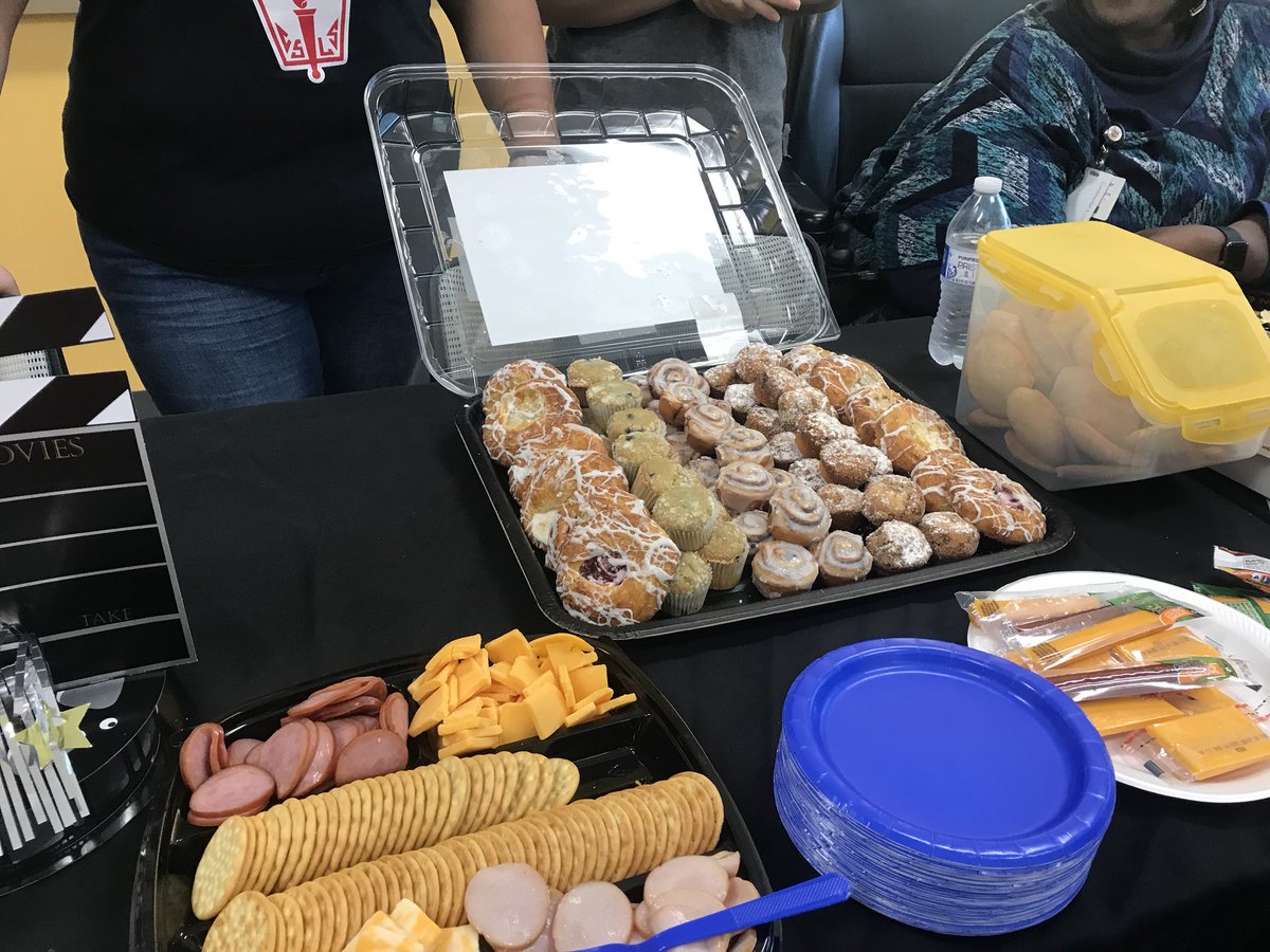 HISD_NHECHS's tweet photo. “Like a good breakfast you gave us a ‘good start’ on life. Thank you for all that you do” #TeacherAppreciationWeek #NHECHSProud 🍩☕️🥞🍪 https://t.co/08t9x0z2eW