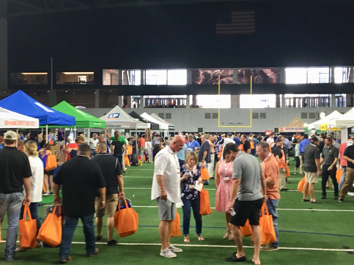 2PLYTP's tweet image. Home Depot Pro Arena Event #orangelife