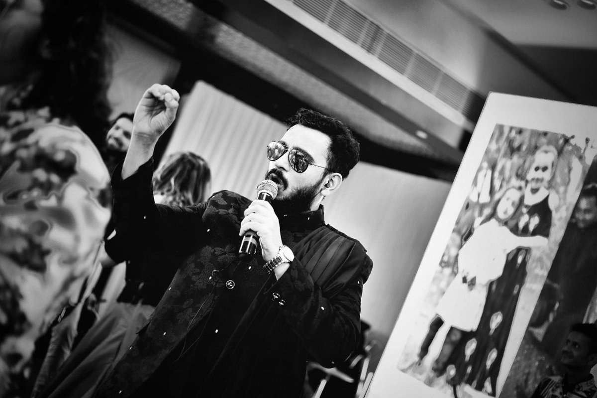 v4oncemore's tweet photo. A Glimpse of a melodious musical evening at @KiaraaBanquets
Keep blessing and following us.
#MusicalEvent #Music #MusicalEvening #v4oncemore https://t.co/zRdZwUX7BW