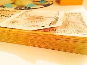 FBdxn's tweet photo. 年収1000万😳💵
こんな額稼ぐなんて無理❗️そう思ってる方🧐

それは効率の良い稼ぎ方を知らないからです。
興味本位で大丈夫です🙆‍♂️
稼ぎたい❗️話だけでも❗️
そう思った方連絡お待ちしてます😁
#お金 #稼ぎたい #高収入 #学生 #副業がてら https://t.co/gzBWakko10