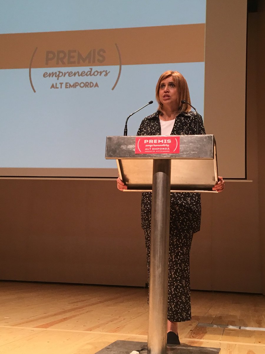 FerranRodero's tweet photo. Premi al Jove empresari Marc Barcelo de @VoltaMotorbikes . Fa 10 anys ja es va presentar al premis i avui li reconeixem tots l’esforç, feina feta i la persistencia creient amb el projecte que ha tingut. @CCAltEmporda @MartaFelip  @ajfigueres @tionroquer https://t.co/6ZV86i0kKZ
