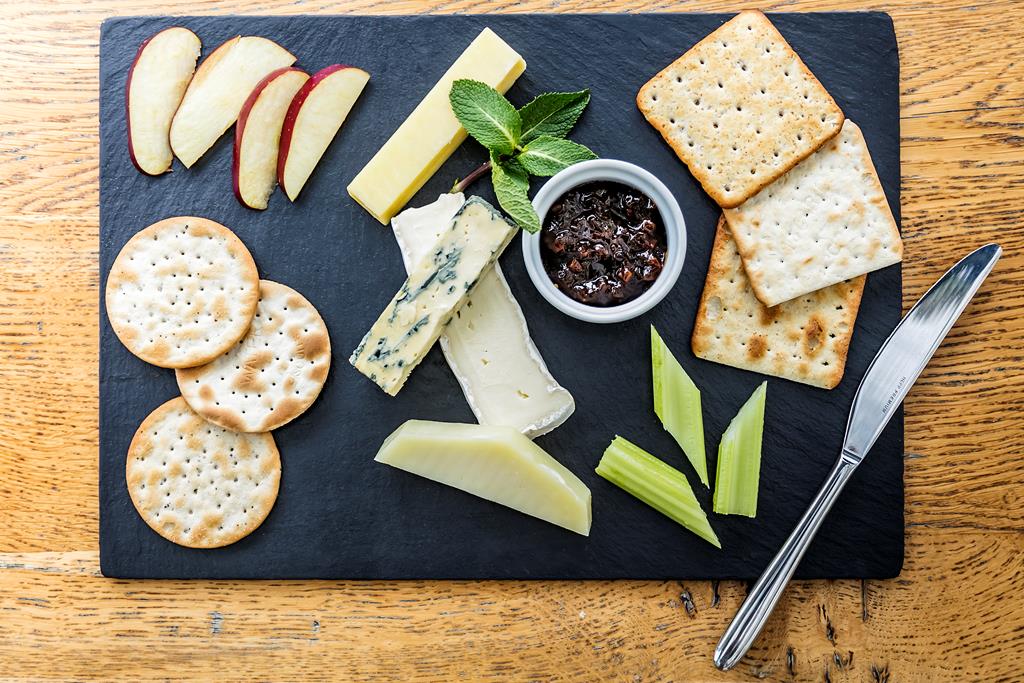 Fri-nally the weekend is here. Celebrate with fine food, real ales and specialty spirits in a cosy, relaxed atmosphere. 
#weekend #friday #fryday #fish #friends #unwind  #grassington #yorkshire  #pub