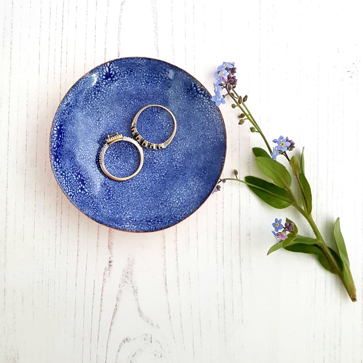 MaisyPlum2's tweet photo. Midnight Blue Round Enamel Ring Bowl https://t.co/JZRd47diPf #tweeturbiz #QueenOf #AtSocialMedia #SBS #londonislovinit #eshopsuk #OnlineshopRT #womaninbiz #87RT #FlockBN #RingDish https://t.co/gtXGg2ZoBb