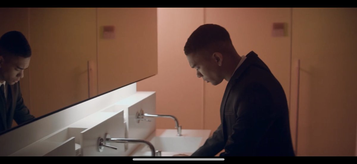 Eigum við að ræða það hvað <a href="/logipedro101/">Logi Pedro</a> er myndarlegur í nýja myndbandinu hjá Sturla atlas “no tomorrow” 🔥  youtu.be/7utjhwUmPAQ