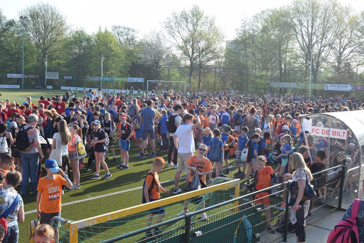 Op 20 april ontvingen wij samen met <a href="/JFCUtrecht/">Jeugdfonds Cultuur Ut</a> en Leergeld De Bilt een mooie cheque van @MENSDeBilt bij de start van de Koningsspelen! Samen met de Montessorischool Bilthoven hebben zij €949,- opgehaald voor de 3 fondsen. Enorm bedankt! #gemeenteDeBilt #allekinderendoenmee