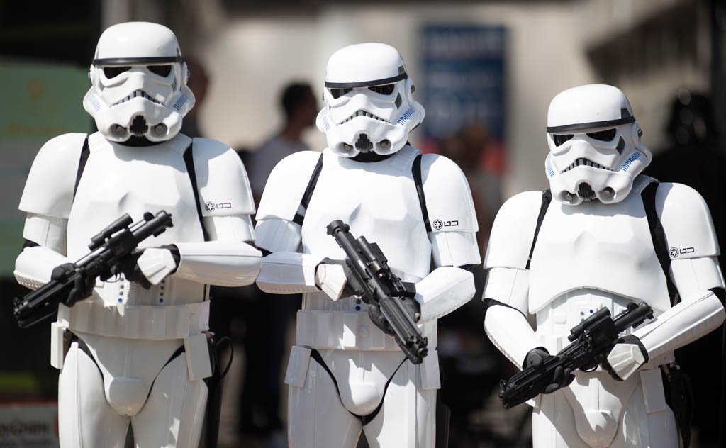Remember when out and about this weekend you need plenty of protection from the sun (and the odd Rebel!!), so slip on your protective armour, or failing that use sunscreen. <a href="/501stLegion/">501st Legion</a> #badguysdoinggood #stormtroopers (Pic by @tk52517 )