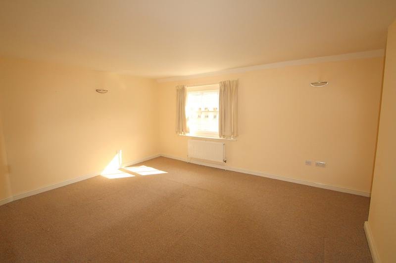 **NO DEPOSIT OPTION** Book to view this #incredible property on North Street! Right in the #centre of #town! bit.ly/2KSeC13