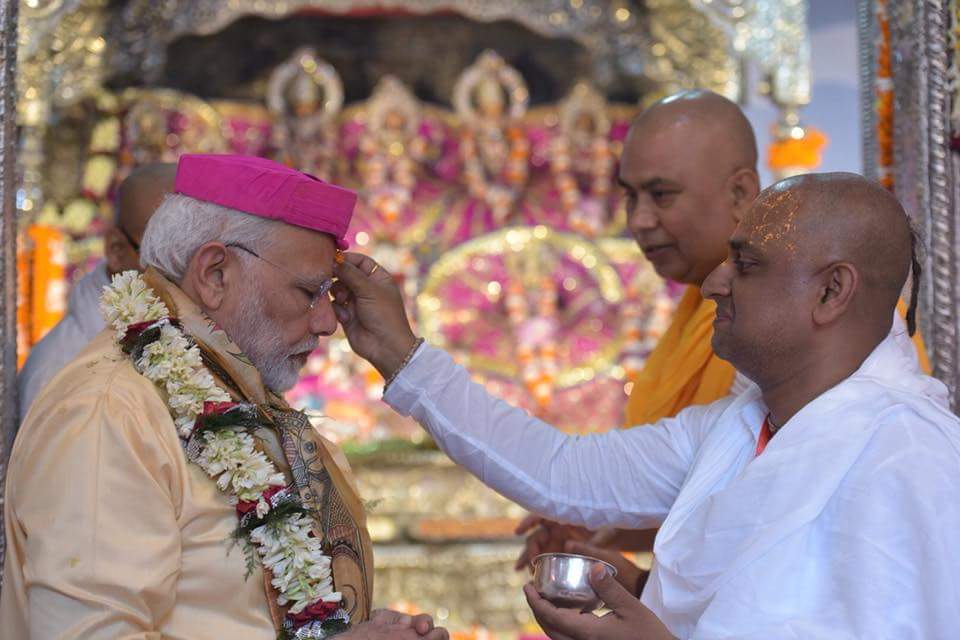 SundarKPal's tweet photo. জনকপুর যাত্রা থেকে ভারতের প্রথম জন প্রধানমন্ত্রী। জনকপুর থেকে অযোধ্যা পর্যন্ত বাস সার্ভিস চালু। নেপাল ও ভারতের  সাংস্কৃতিক সম্পর্ক আরো  শক্তিশালী হবে। জনকপুর ও অযোধ্যা মধ্যে শুরু হলো নতুন বাস সেবা। https://t.co/a5eQixbM9u