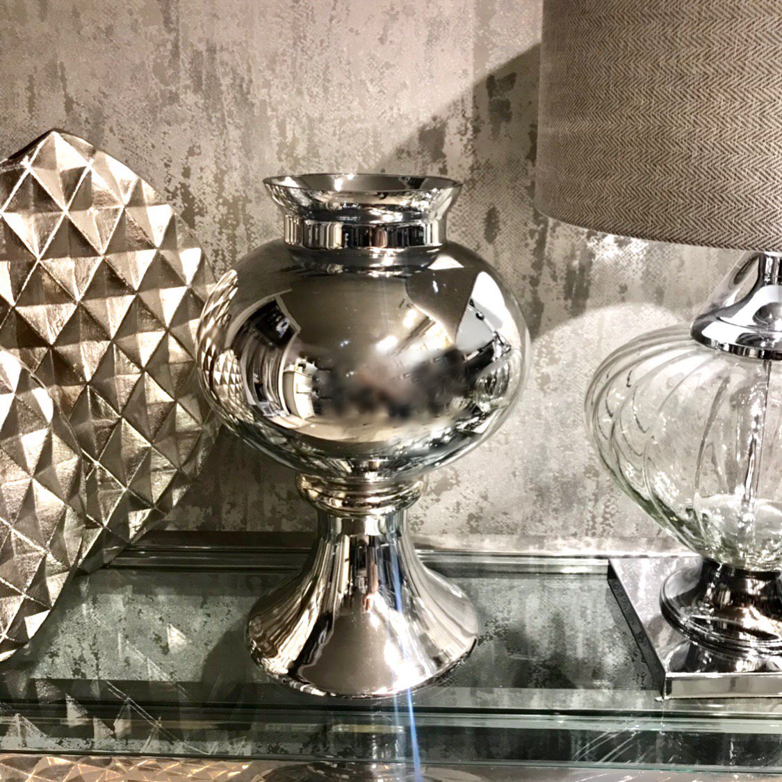 tideshomegarden's tweet photo. Come at visit us at #grandesignslive to see our beautiful room settings, open until Sunday
Or visit our shop at 8 High Street, Brentwood, Essex, CM14 4AB Tel. 01277 231799
We offer up to 12 months interest free credit
#interiors #interiordesign #furniture #lighting https://t.co/1z6rUXYnwL