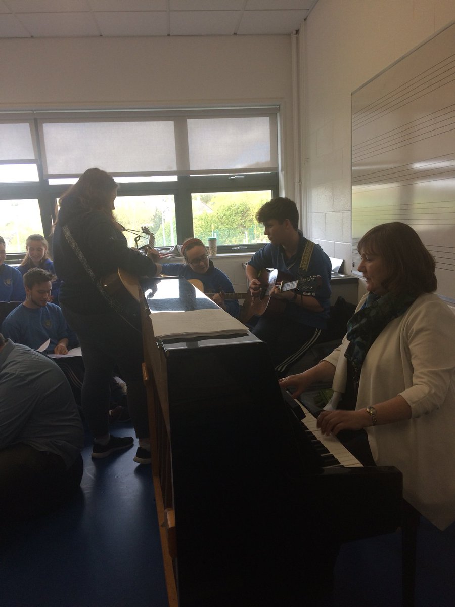 Leaving Certs practicing for the Graduation Mass. #onlyafewdaysleft @KCSchoolmusic <a href="/KinsaleComSch/">Kinsale Community School</a>