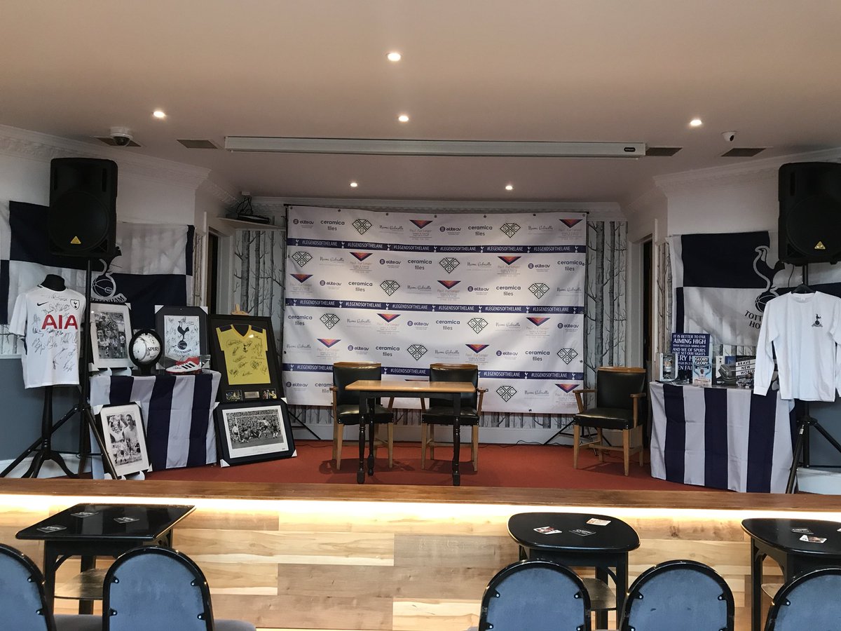 All set for a great #LegendsOfTheLane night in Chessington with @GrahamRoberts4 and Alan Mullery!