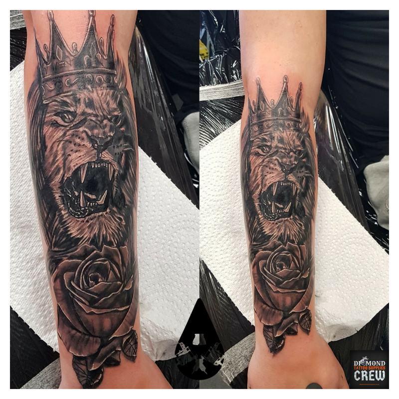 Inkwell_Tattoo_'s tweet photo. Aaron latest work - awesome Lion piece.
#Liontattoo #KingoftheJungle #lion #inked #Diamondcrew #nedz #newink #inkspiration #bristoltattoos #winterbourne #TheInkwell #blackandgreysociety #tattoooftheday #inkoftheday #lovetattoos #tattoofans #conventions #weloveink https://t.co/U12is7Zs9F