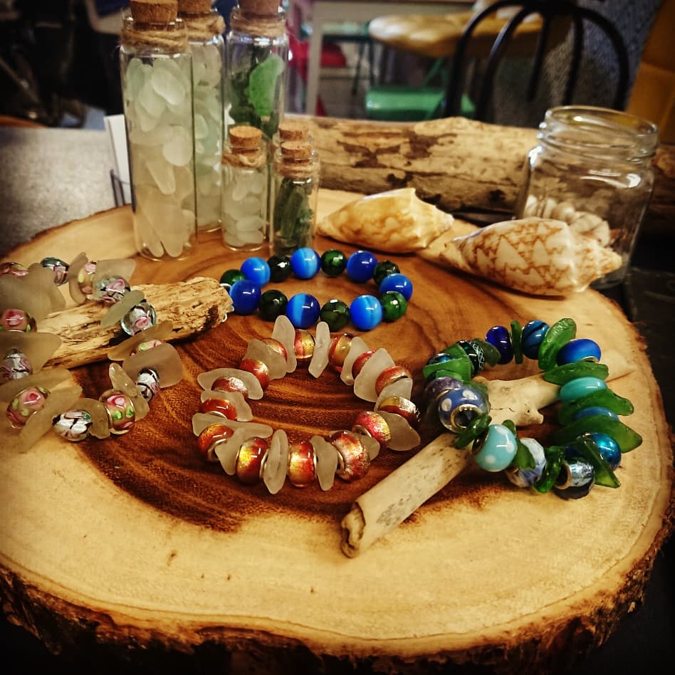 revovinyl's tweet photo. Delighted to welcome these beautiful bespoke glass &amp; seaglass jewellery designs from #TideDorset to our store 💚
#DorsetTraders #Seaglass #JewelleryByDesign #MoreThanJustARecordStore https://t.co/1Yfjc7DGSI