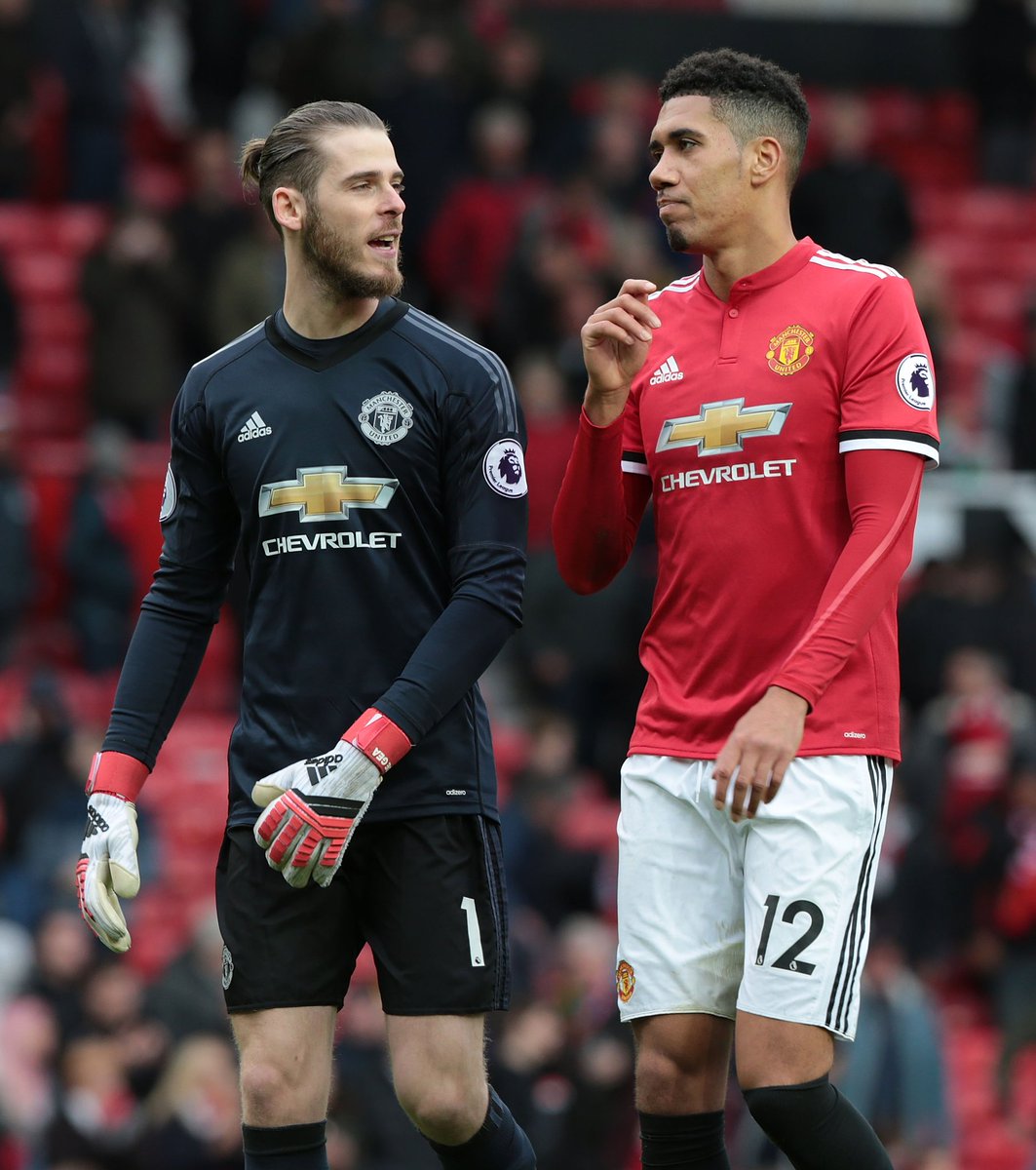 ChrisSmalling's tweet photo. Congrats @D_DeGea on the golden glove 👏🏽. Now looking forward to giving @carras16 the send off he deserves on Sunday. 🙌🏽 #ManUtd #MUFC #GGMU https://t.co/c77LuKOxI8