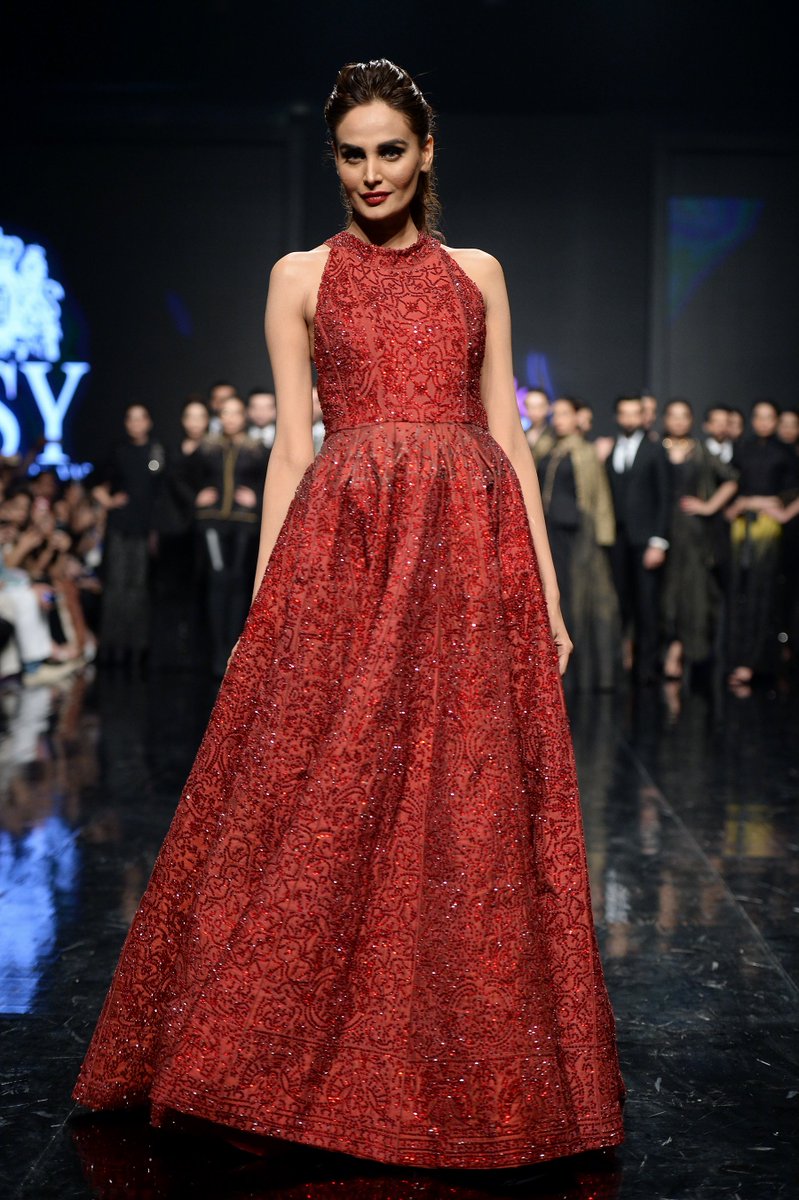 MediaSpringPk's tweet photo. #FlashbackFriday @iMehreenSyed for #HSY at #PSFW18 https://t.co/JOKz771XYO