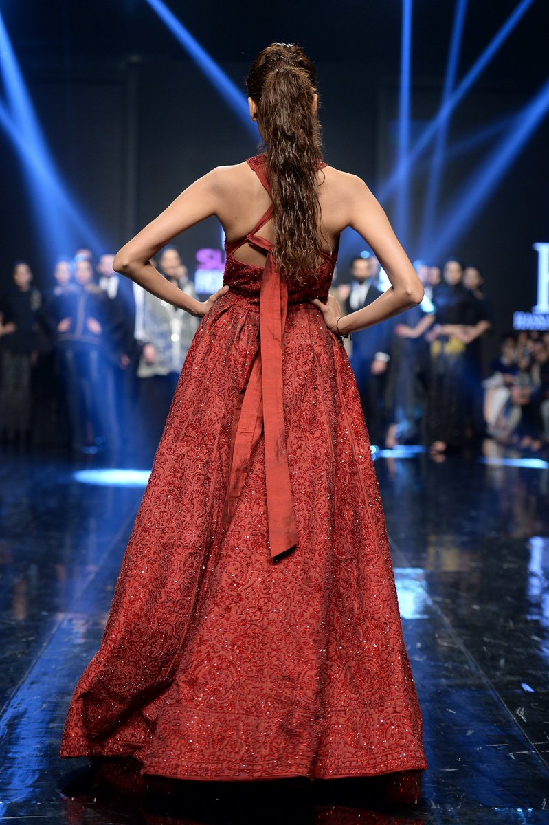 MediaSpringPk's tweet photo. #FlashbackFriday @iMehreenSyed for #HSY at #PSFW18 https://t.co/JOKz771XYO
