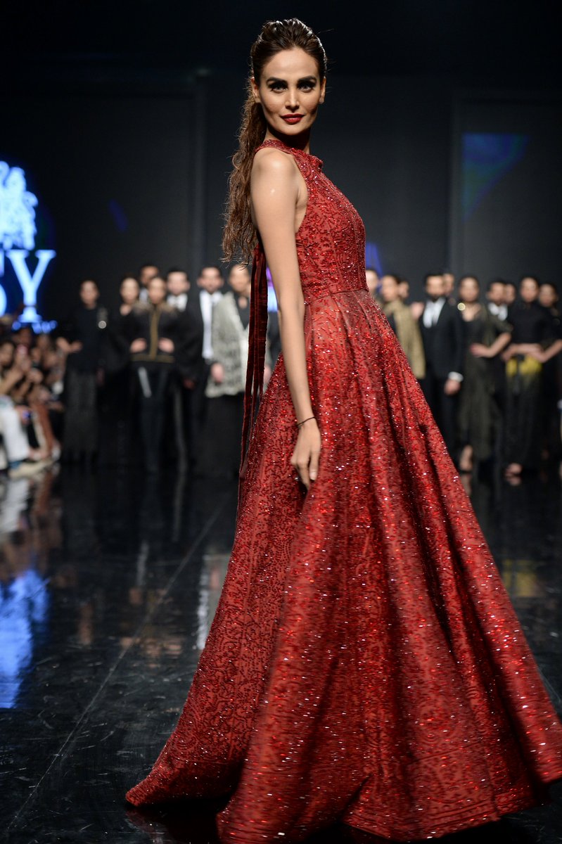 MediaSpringPk's tweet photo. #FlashbackFriday @iMehreenSyed for #HSY at #PSFW18 https://t.co/JOKz771XYO