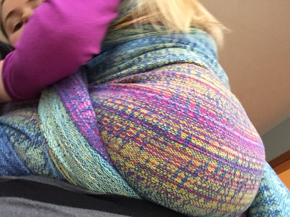 SushiLuv's tweet photo. There is no “wrong” side to this beauty by @ljhandwovens #pinkflower also I just love bum pics 😂#babywearing #handwoven https://t.co/xPlBRsh2Zv
