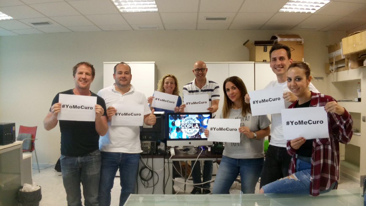 Desde @OriginalyCopla le mandamos mucha #fuerza 💪🏻y mucho #ánimo a nuestro compañero <a href="/valentingarcia2/">Valentín García</a> de <a href="/CanalSurRadio/">Canal Sur Radio</a> 📻para que tenga una pronta recuperación. #yomecuro