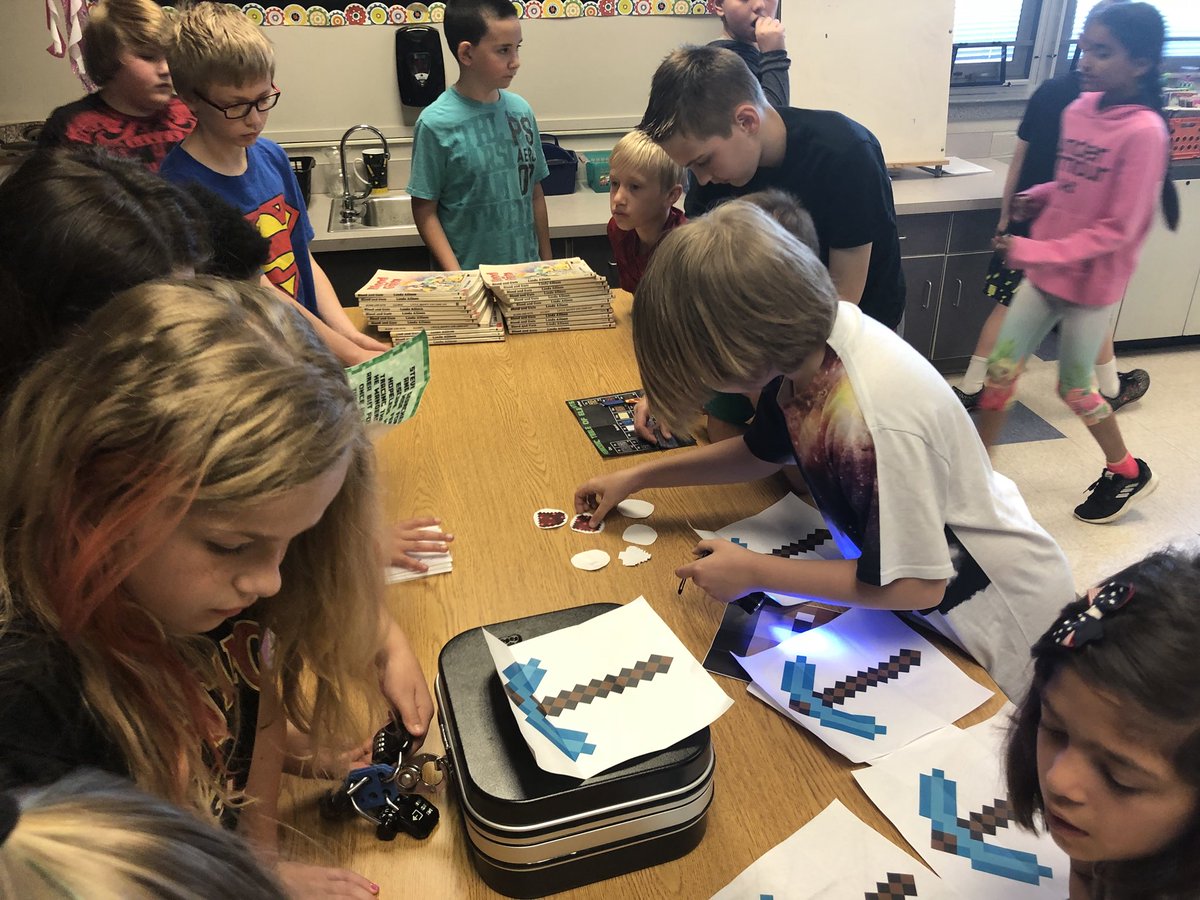 ewitt43's tweet photo. 4th Ss are working on a Minecraft @breakoutEDU. The clues are all found within the first five minutes. They are communicating and problem solving. Will they breakout in time? #phpackers #swexcellence https://t.co/ZyMqRmc0MB