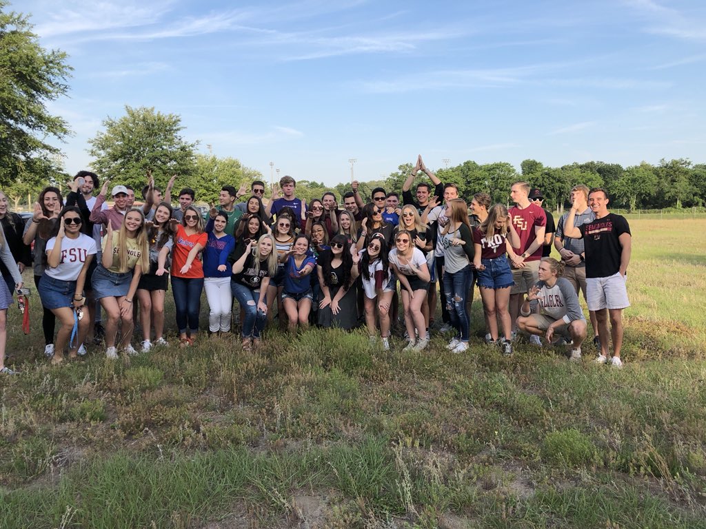 FHS_Squad's tweet photo. Go Cats!💚💛 https://t.co/aEssY5qbk7