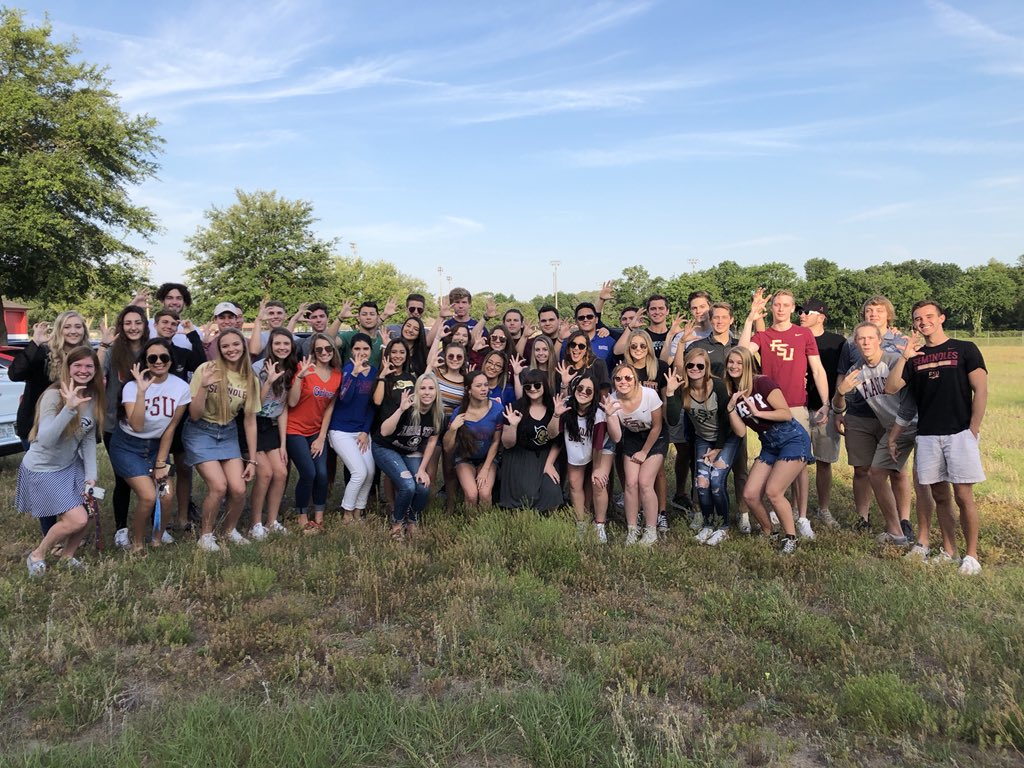 FHS_Squad's tweet photo. Go Cats!💚💛 https://t.co/aEssY5qbk7