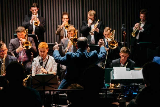 Anyone for some Jazz tonight? 🎷 From 9:30pm, we have a small band from The Royal Birmingham Conservatoire Ellington Orchestra will play jazz standards and their own original music. Watch out for a jam session!

bit.ly/2wxfV2r