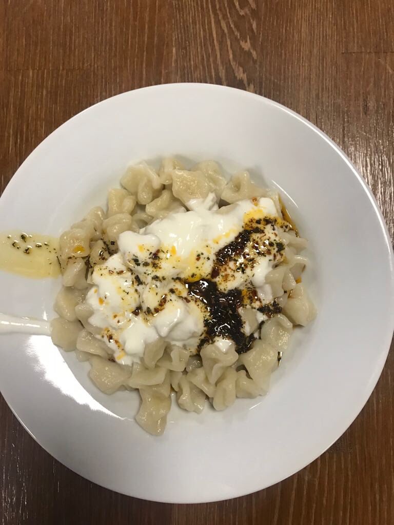 Mutfak Akademi iş başında...
Master6 programı yetenek geliştirme modülü kapsamında Lise öğrencilerimiz Çorum mantısı yaptı.Ellerinize sağlık gençler harikaydı👏🏻👏🏻