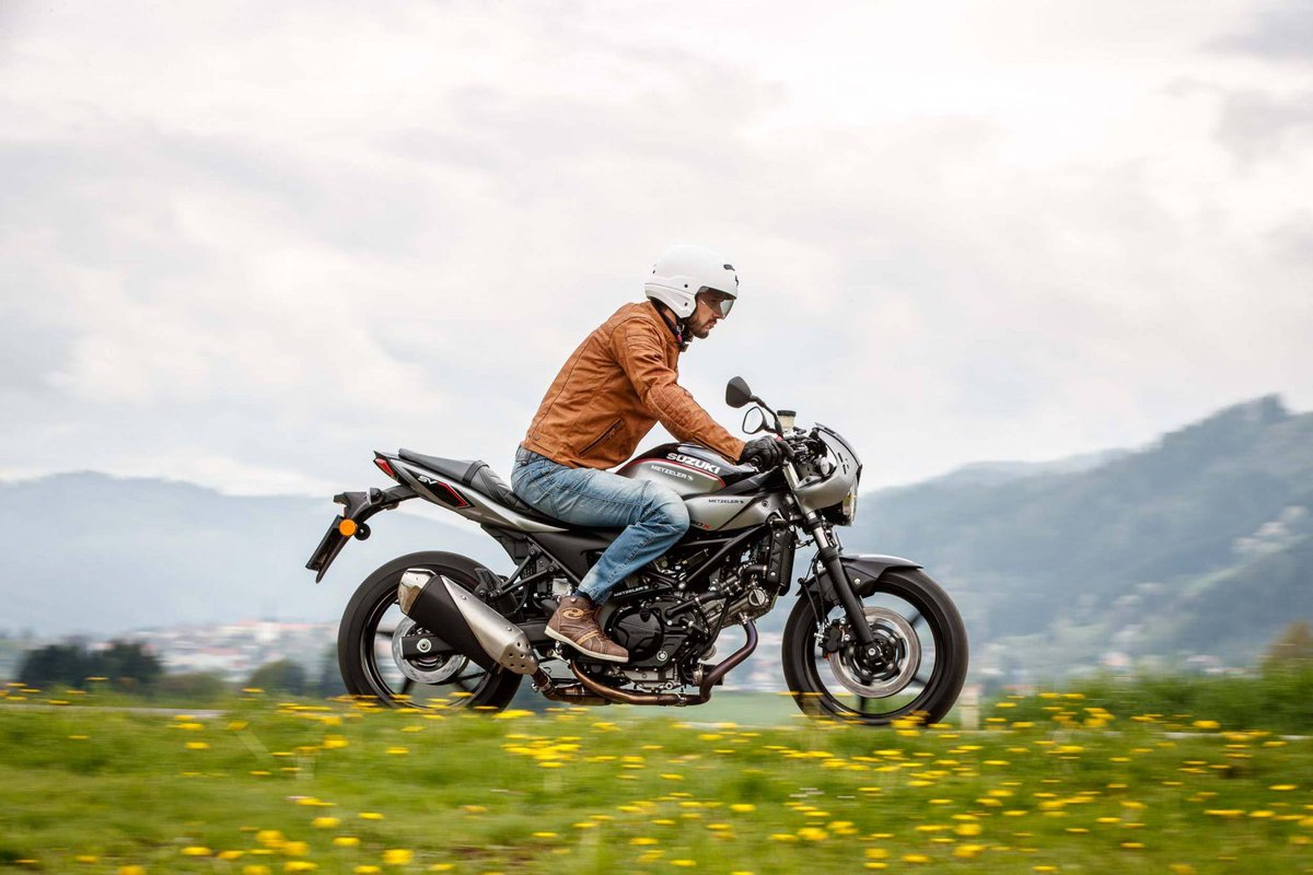 Diverteix-te amb la nova SV650X! 
L'autèntica cafè racer de Suzuki ja la tenim disponible!😎😎😎
#SUZUKI #oriolmotos ow.ly/32dr30gZpaO