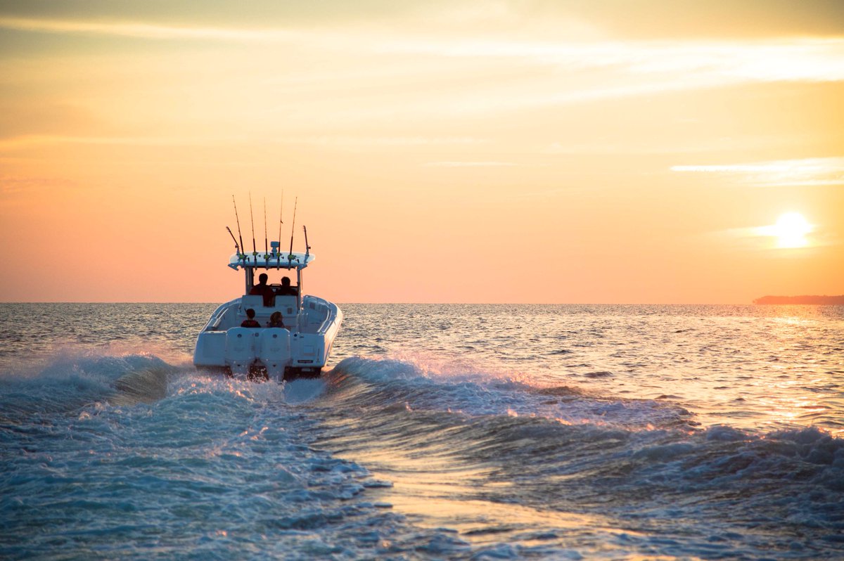 EvergladesBoats's tweet photo. #TGIF! Headed for the weekend!
#EvergladesBoats #ReflectsYou #295cc #WeekendVibes #boatlife #boatlovers #saltlife #luxury #centerconsoles #FRIYAY @YamahaOutboards @GarminMarine @JLAudioMarine https://t.co/YPOW9nBUhU