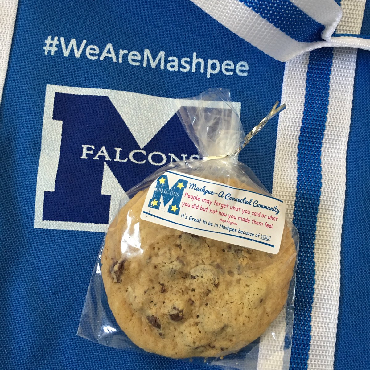 SimplySuzy's tweet photo. Not sure I know any districts where the Superintendent takes the time to bake, wrap, label and deliver cookies to every employee.  Thank you to #Mashpee Superintendent @PDeBoerMPS for this morning's sweet treat (and for the awesome bag!). #CookiesForBreakfast #WeAreMashpee https://t.co/hYpytbuZ5X