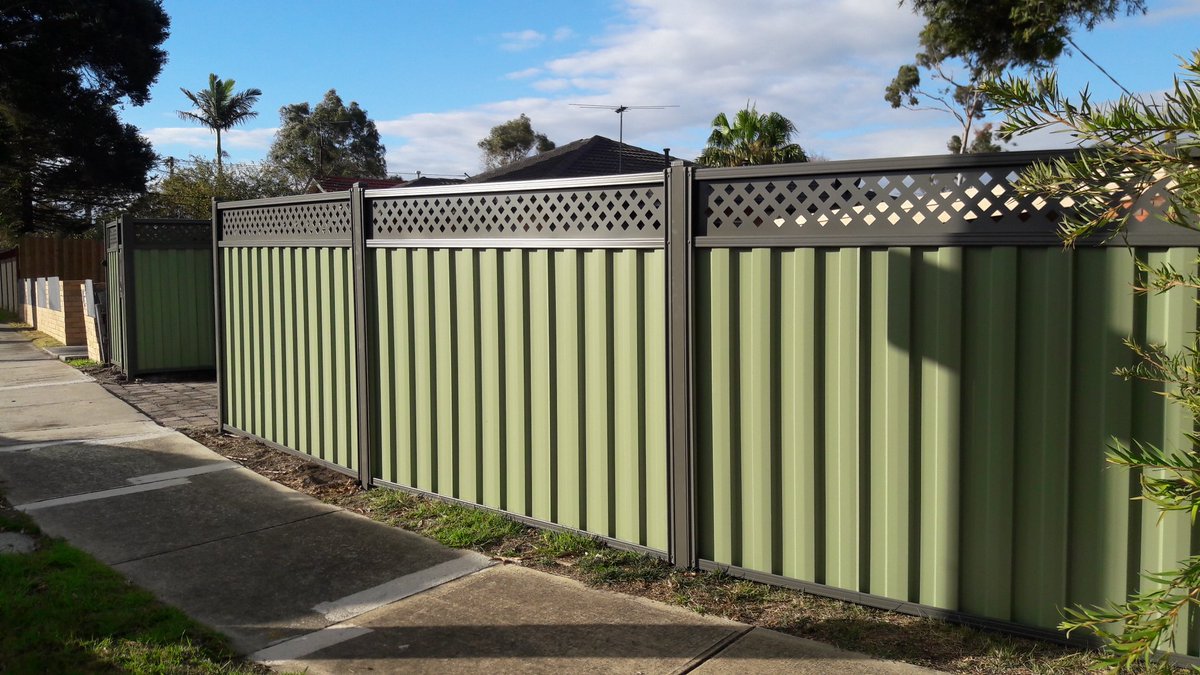 Interesting colour combination @Metroll Metline fence panel.