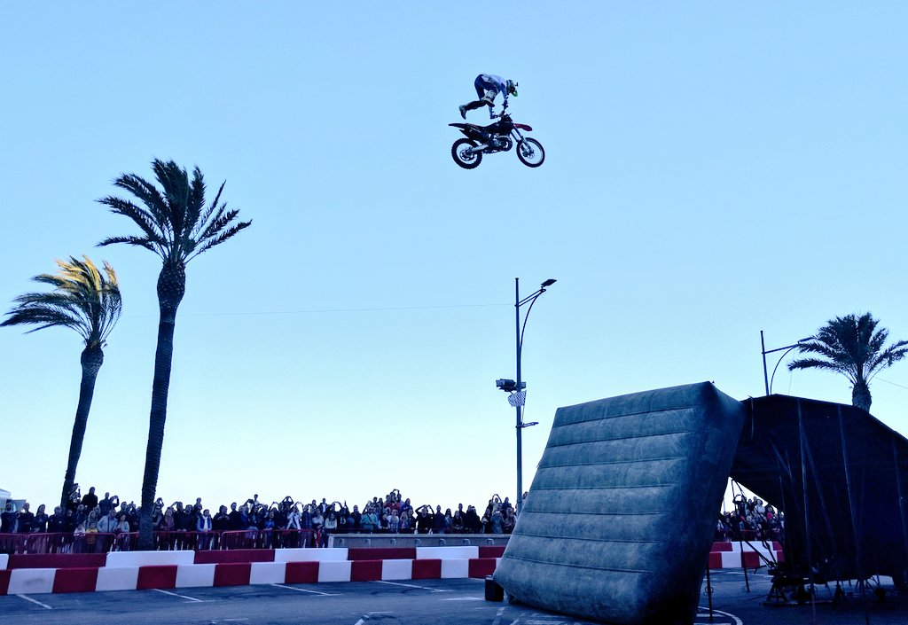 Promocio_Lloret's tweet photo. 🚦#LloretFormulaWeekend 2018:
👉MotorShow: espectacle de conducció amb pilots professionals🏎️🏍️
👉Village: estands comercials i zona de simuladors🕹️
👉Conducció de vehicles esportius d'alta gamma
👉Circuit de kàrting per totes les edats🏁
👉Show amb cotxes personalitzats https://t.co/ZmwaYH5sxs