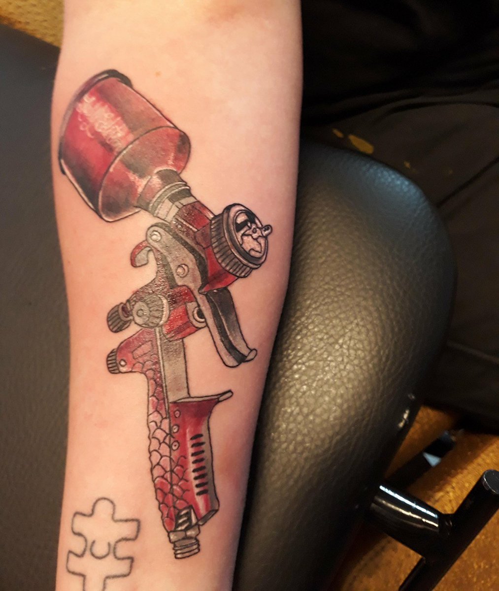 Love is … When you get your favorite spray gun tattooed on your arm 😉 We thank Roxana Bötel for sending us this photo. She proudly wears our Lady Edition on her skin. #SATA #SATAFamily