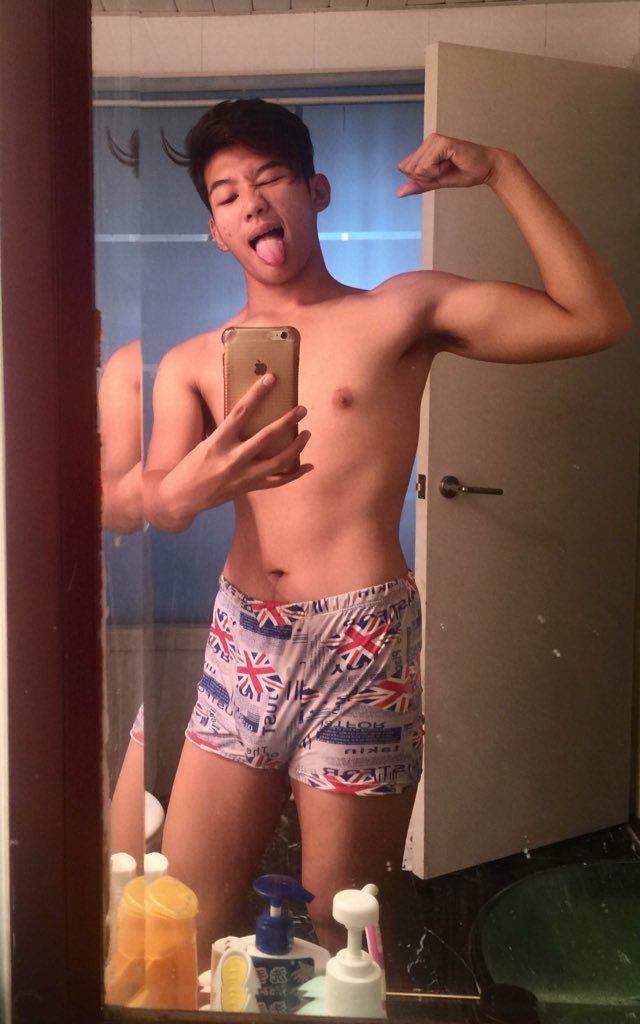 iamSeniorHigh's tweet photo. Hottie https://t.co/URVi9DzuoZ