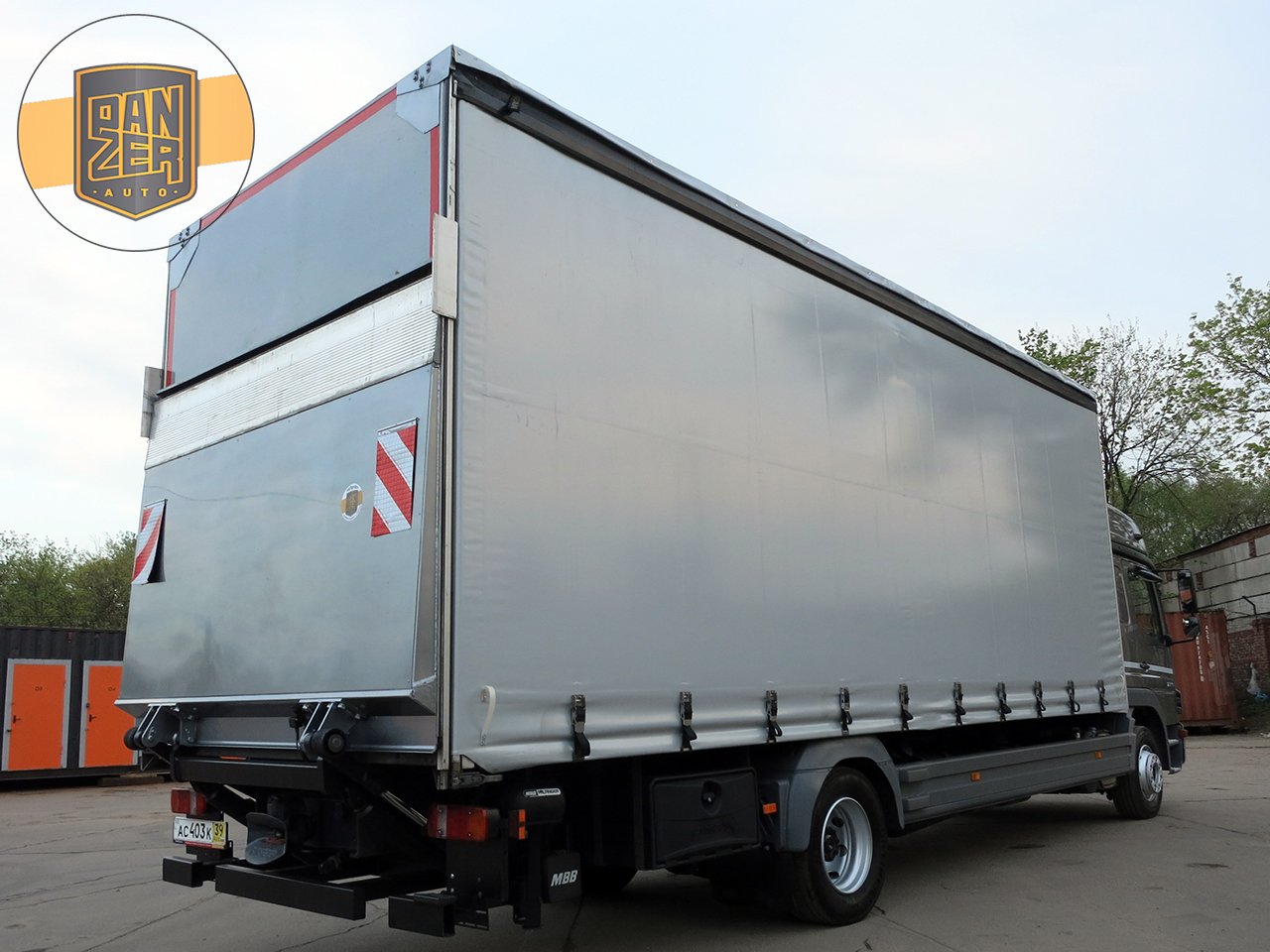 Mercedes Atego гидроборт