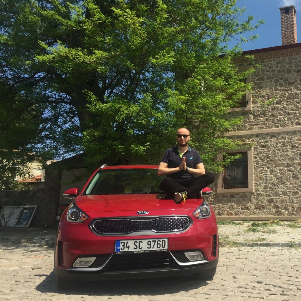 Hafta sonu yolu Ayvalık’a düşen <a href="/Cokgezenadamm/">Çok Gezen Adam</a>'ın, KIA Niro ile Hibrit otomobil sürüş izlenimlerinin yer aldığı yeni yazısı şimdi KIAMORE’da. > goo.gl/FxFV3L