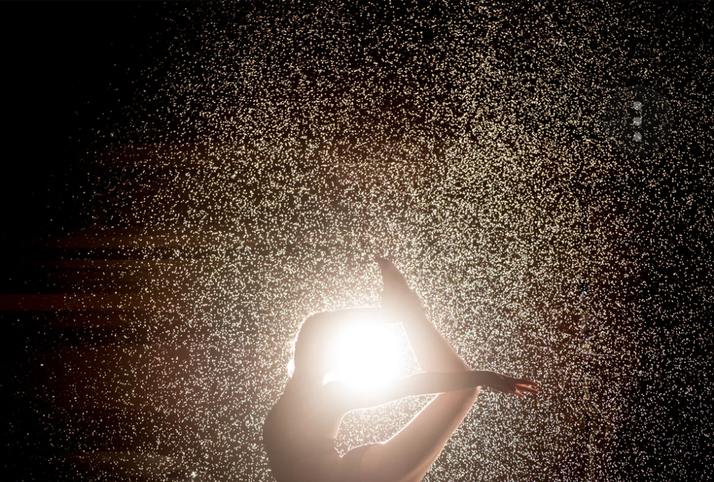 missamofa's tweet photo. Dance In The Rain https://t.co/Wau6MMokpV https://t.co/OV7WsnytnR