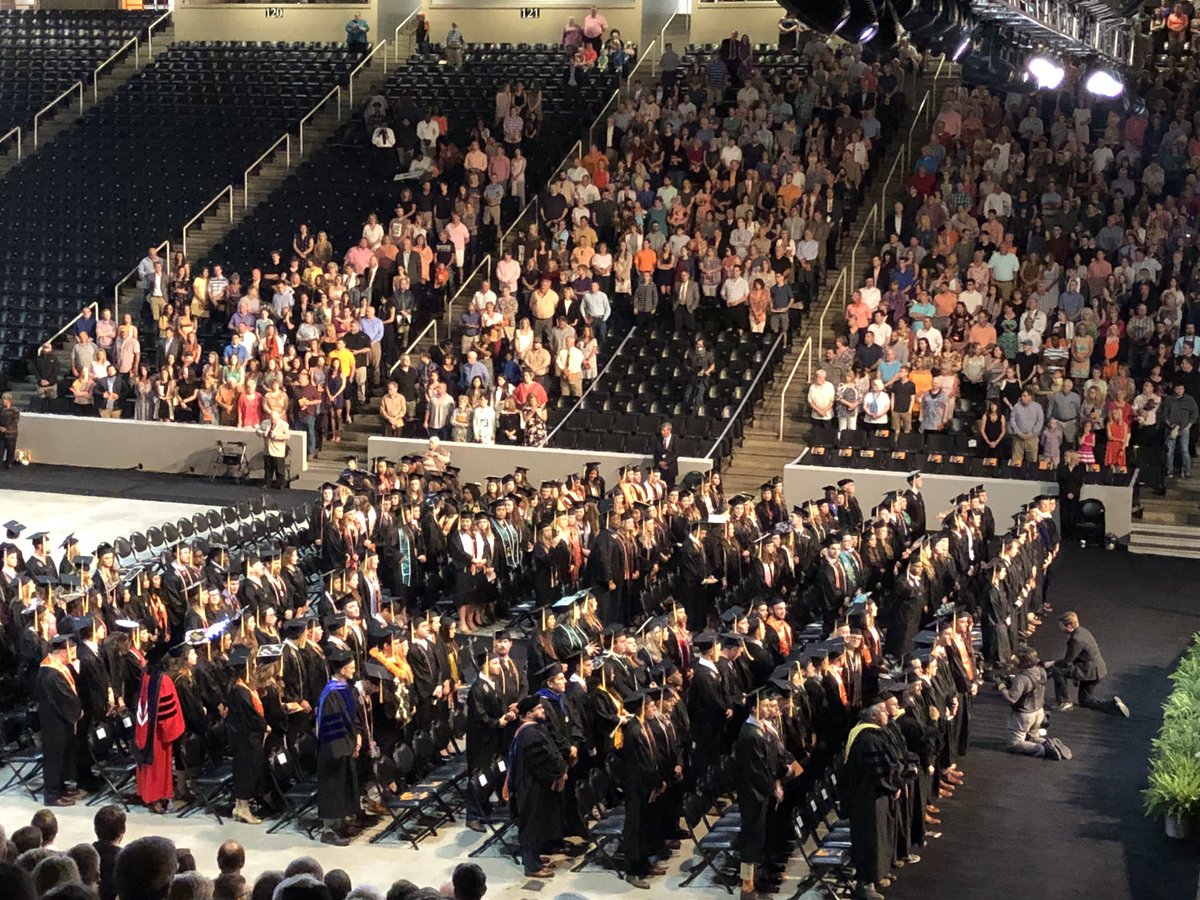 the_mrs_winter's tweet photo. Congratulations class of 2018 GBO🍊#UTgrad2018 https://t.co/qHqwqI8pmx