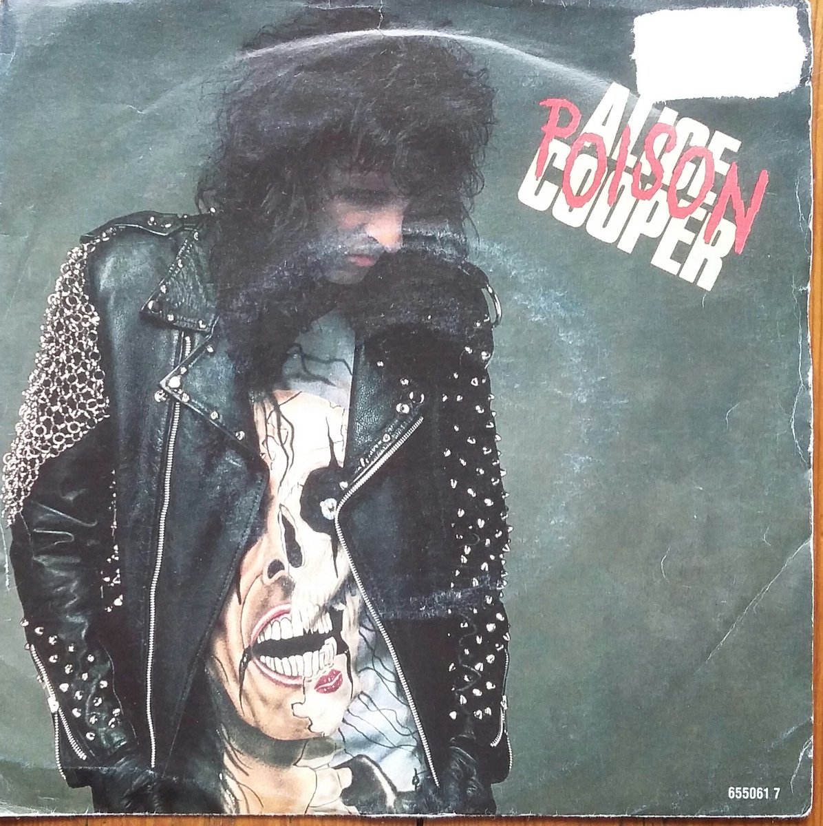 AGWhittaker1979's tweet photo. Ahead of my appearance on @TheFirst45 talking @Long_Division_ this evening which of these was #MyFirst45 from 1989 @alicecooper - Poison @erasureinfo - Blue Savannah #JiveBunny - Swing The Mood or #TheBeautifulSouth - Song For Whoever? #TriviaTeaser https://t.co/ew33jllW55