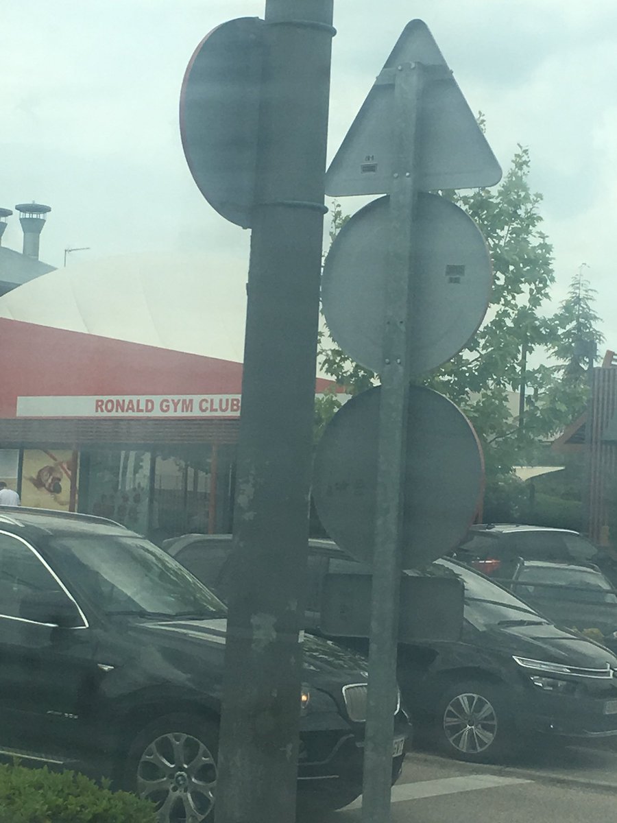 Ramón Gómez de la Serna (@ramonismos) on Twitter photo “Ronald MacDonald Gym Club”: esto es un oxímoron y no los de <a href="/GongoritoDiOro/">Gongorito Di Oro</a> #hiloliteraturaURJC “Ronald MacDonald Gym Club”: esto es un oxímoron y no los de <a href="/GongoritoDiOro/">Gongorito Di Oro</a> #hiloliteraturaURJC