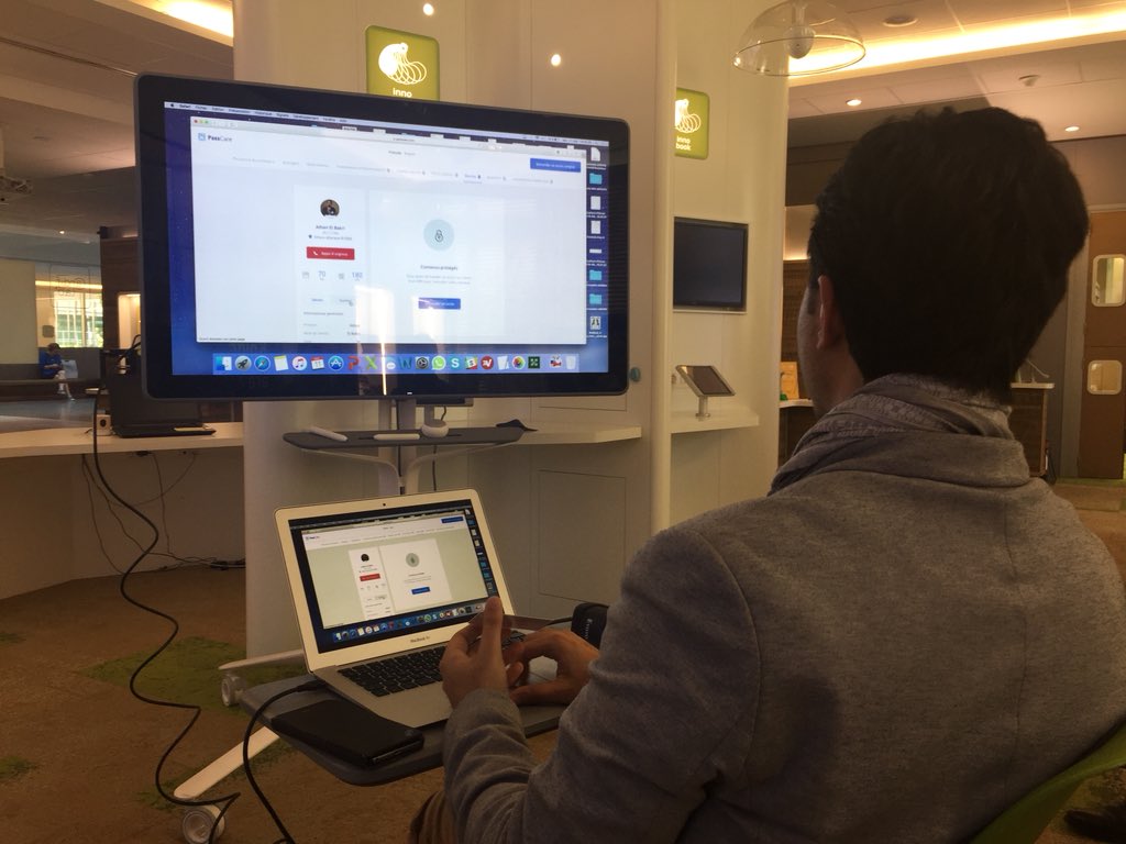 jm_clab's tweet photo. Merci @adnan_bakri pour nos riches échanges au @CardifLab et la démo du #PassCare et du #CoeurCode ♥️! Congrats 👍🙂🥂 https://t.co/mEGC5f7FIs