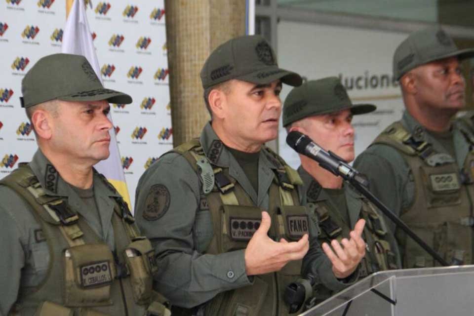 EXTREMANDO POSICIONES. Padrino López: estamos dispuestos a llevar “hasta lo último” la unión cívico-militar bit.ly/2I9LJzA