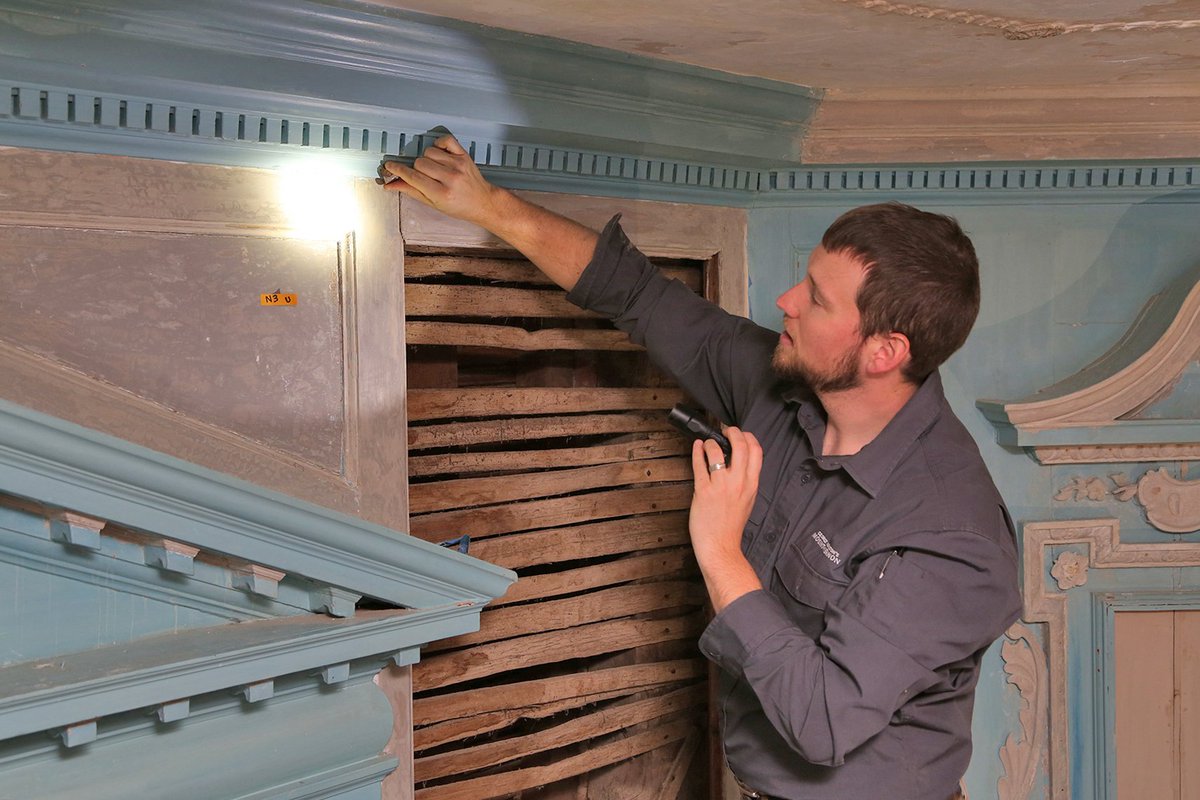 MountVernon's tweet photo. DYK that May is #PreservationMonth? Discover the incredible preservation work being done in the Front Parlor of the Mansion right now in our FAQ: https://t.co/bqlsSerOgk #ThisPlaceMatters #FrontParlorFriday https://t.co/9k6sSHSbUc